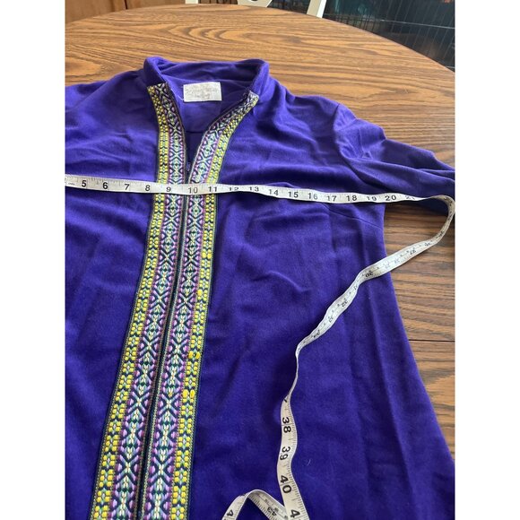 Vintage 1970’s At Home Wear for Van Raalte Purple Button Robe With embroidery - Picture 6 of 8